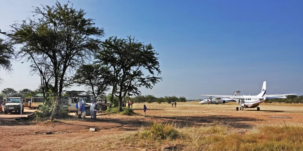 kogatende-airstrip-in-serengeti safarisoko